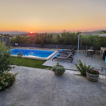 Villa Sheila With Private Pool Roumeli Bagian luar foto