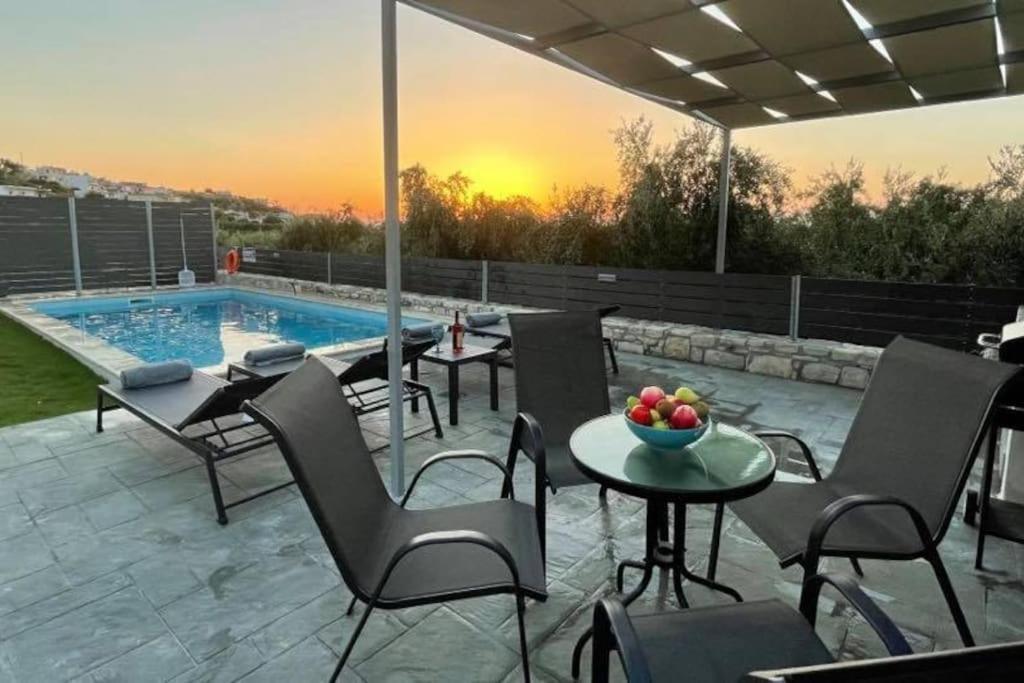 Villa Sheila With Private Pool Roumeli Bagian luar foto