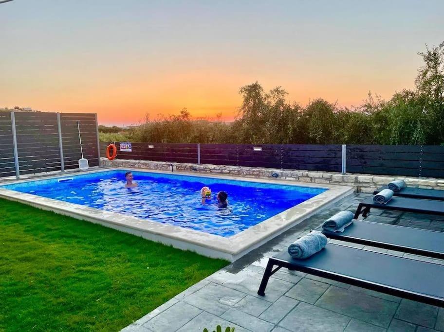 Villa Sheila With Private Pool Roumeli Bagian luar foto