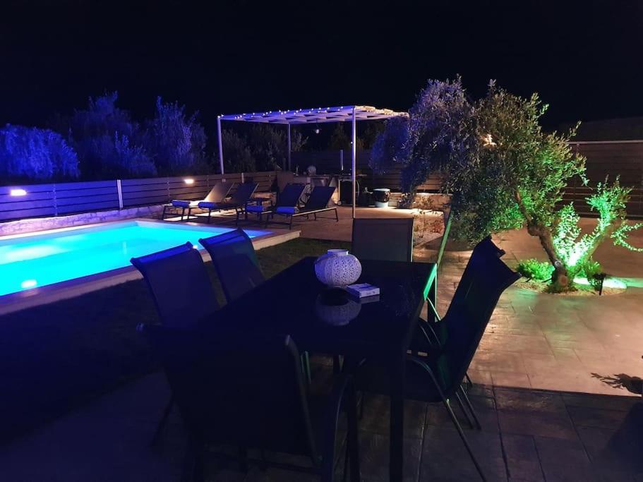 Villa Sheila With Private Pool Roumeli Bagian luar foto
