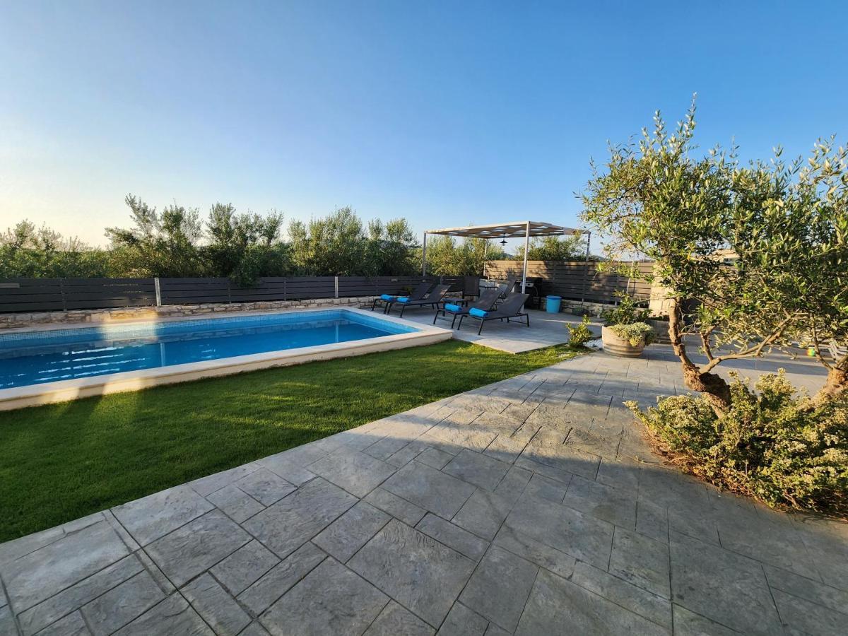 Villa Sheila With Private Pool Roumeli Bagian luar foto