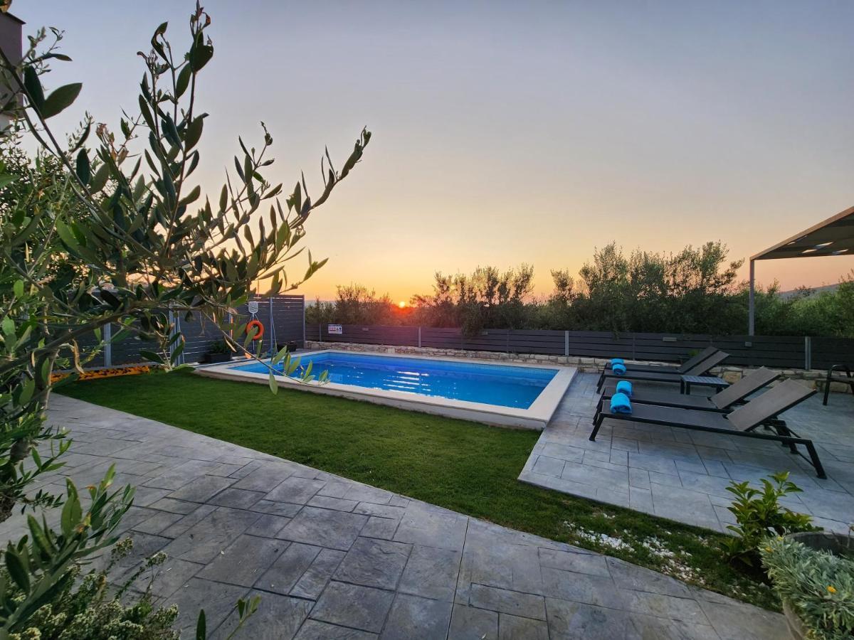 Villa Sheila With Private Pool Roumeli Bagian luar foto