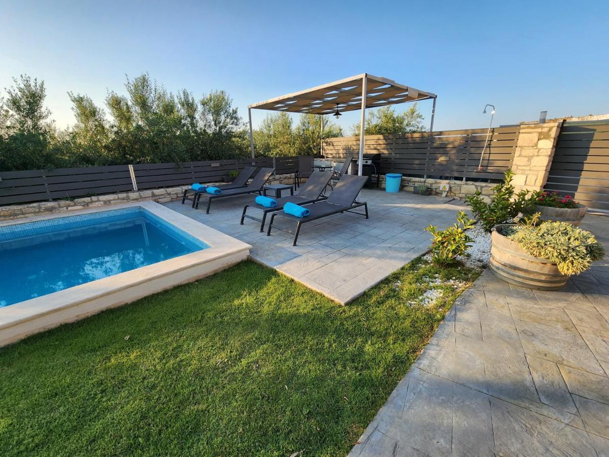 Villa Sheila With Private Pool Roumeli Bagian luar foto