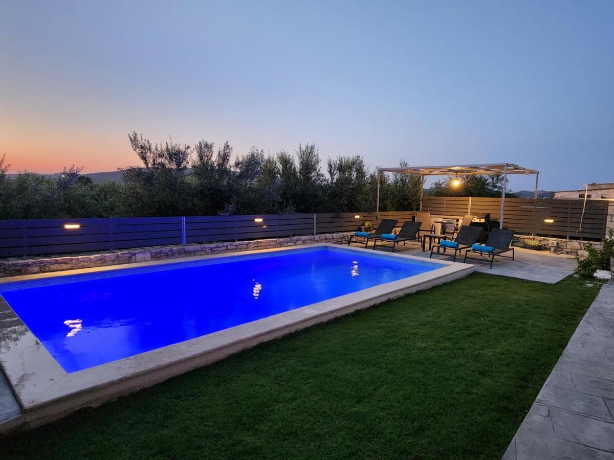 Villa Sheila With Private Pool Roumeli Bagian luar foto